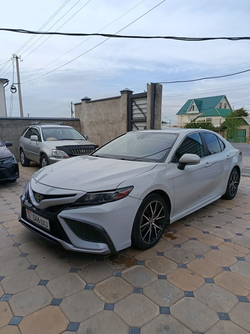 Toyota Camry: 2021 г., 2.5 л, Автомат, Бензин, Седан: фото 2