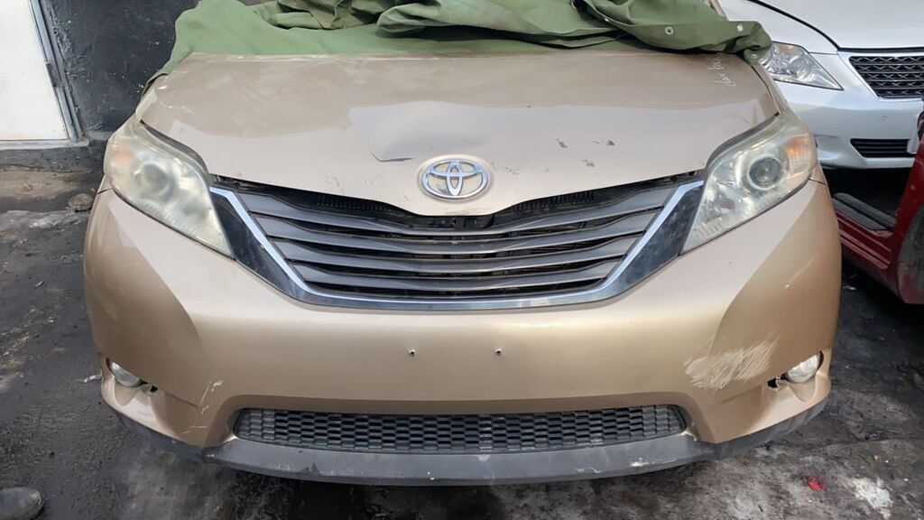 Комплект для тюнинга передней части под стиль Lexus для Toyota Sienna: фото 2