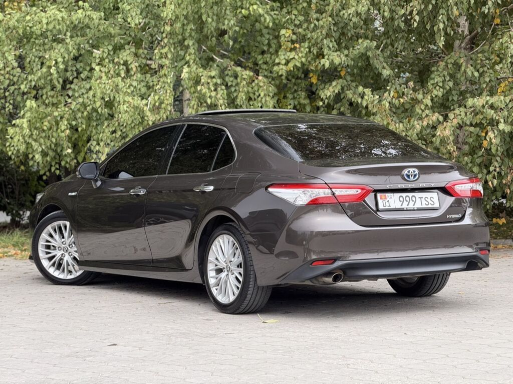 Toyota Camry: 2019 г., 2.5 л, Автомат, Гибрид, Седан: фото 5