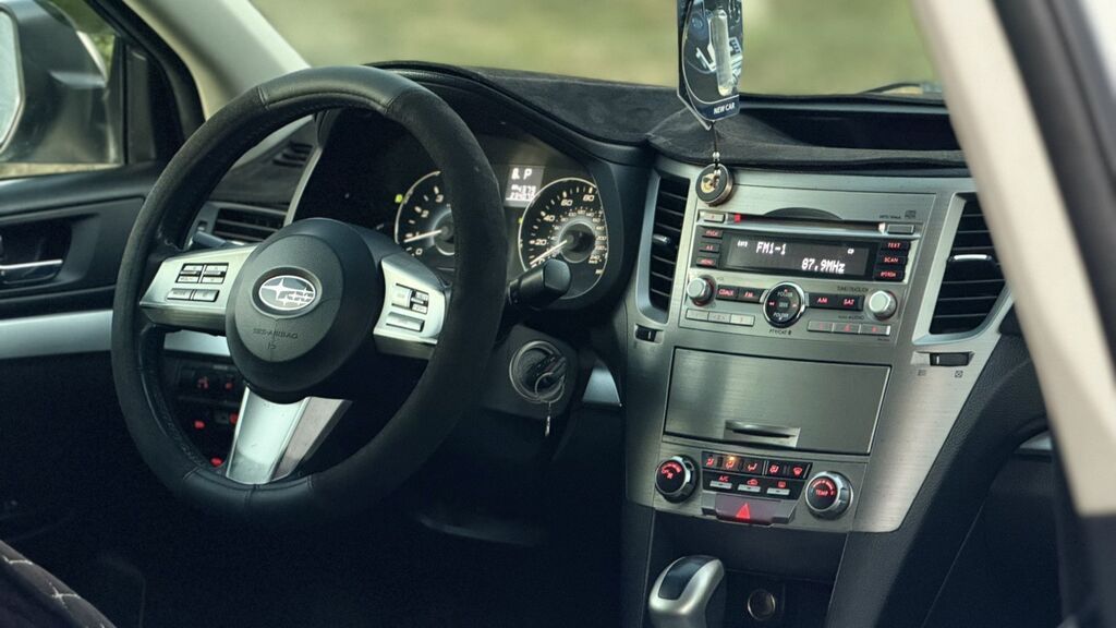Subaru Legacy: 2010 г., 2.5 л, Автомат, Бензин, Седан: фото 6