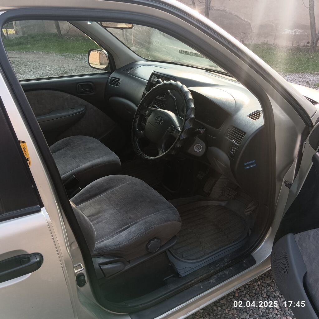 Toyota Raum: 2000 г., 1.5 л, Автомат, Бензин, Хэтчбэк: фото 6