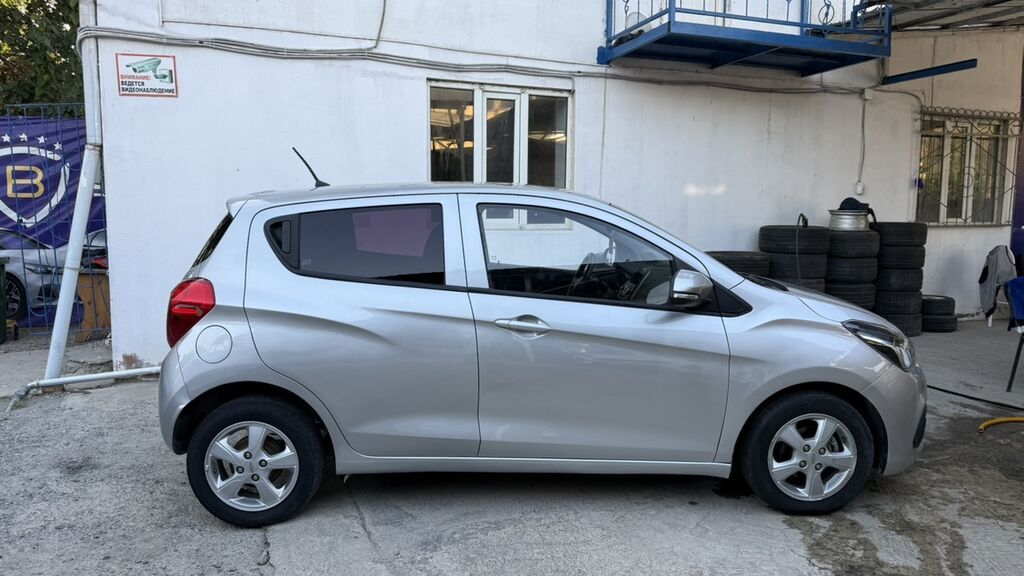 Chevrolet Spark: 2017 г., 1 л, Автомат, Бензин, Хэтчбэк: фото 3