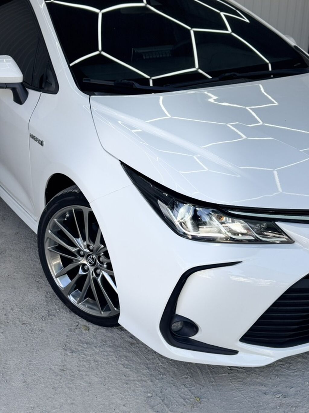 Toyota Corolla: 2021 г., 1.8 л, Гибрид, Седан: фото 2