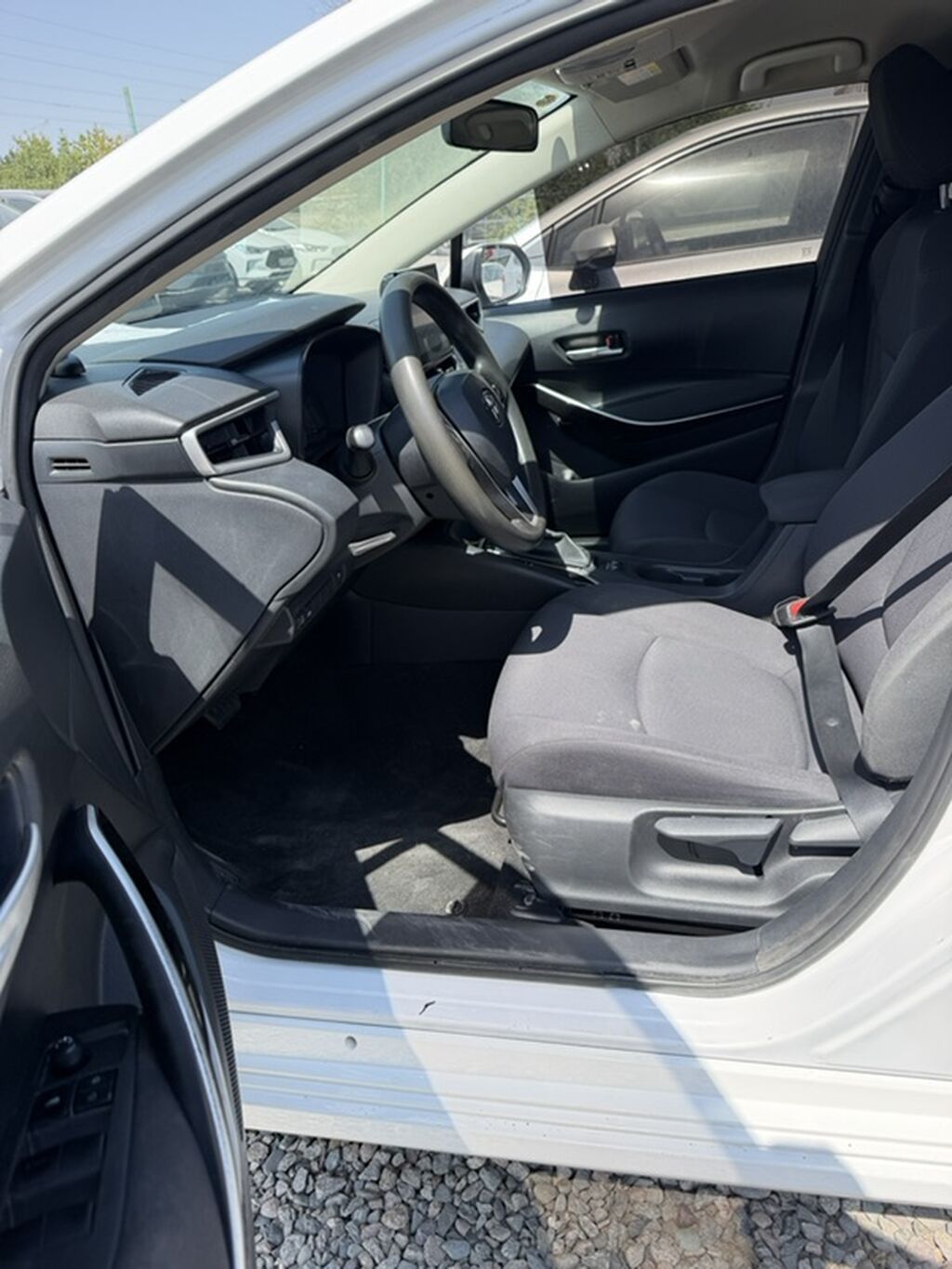 Toyota Corolla: 2022 г., 1.8 л, Автомат, Гибрид, Седан: фото 3