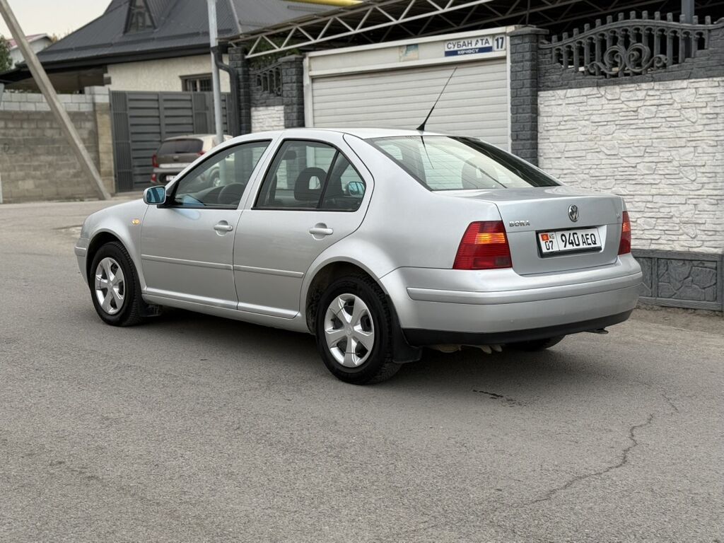 Volkswagen Bora: 2002 г., 1.6 л, Автомат, Бензин, Седан: фото 2