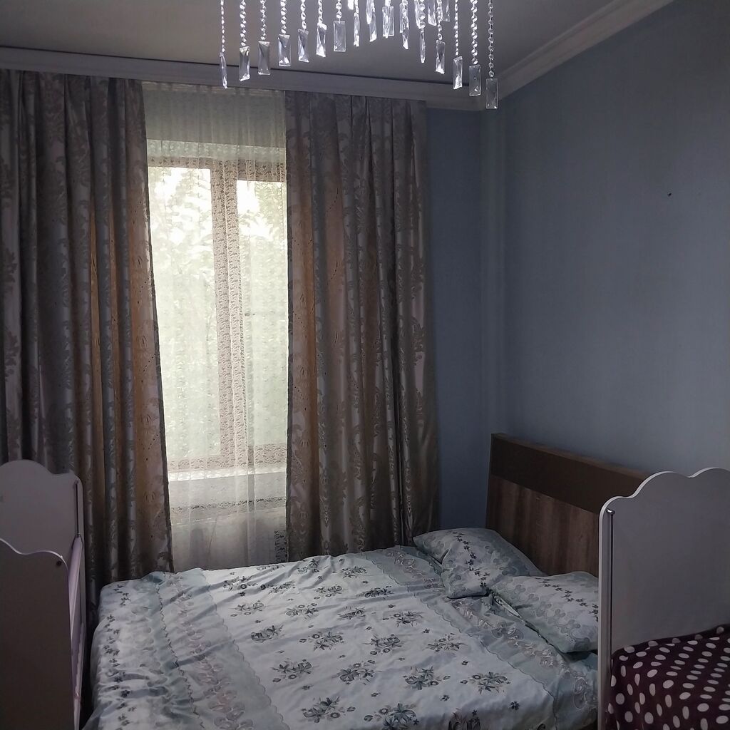 Bakıxanov qəs. 4 otaqlı, 200 kv. m, Orta təmir