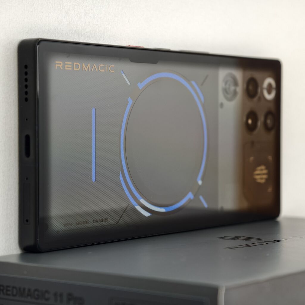 Смартфон RedMagic 11 Pro (версия Nightfreeze), игровой флагман: фото 3