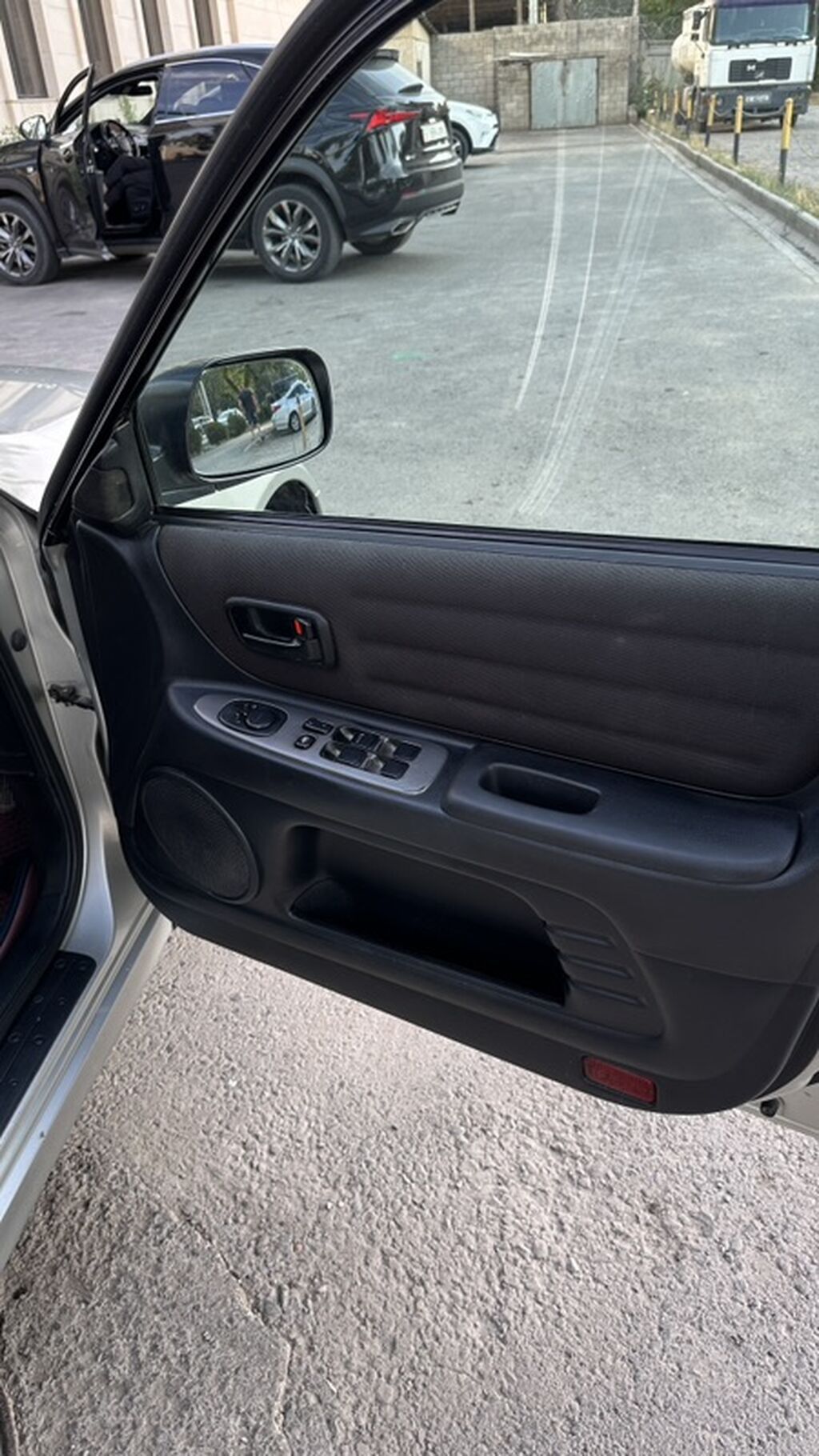 Toyota Altezza: 2002 г., 2 л, Автомат, Бензин, Универсал: фото 3