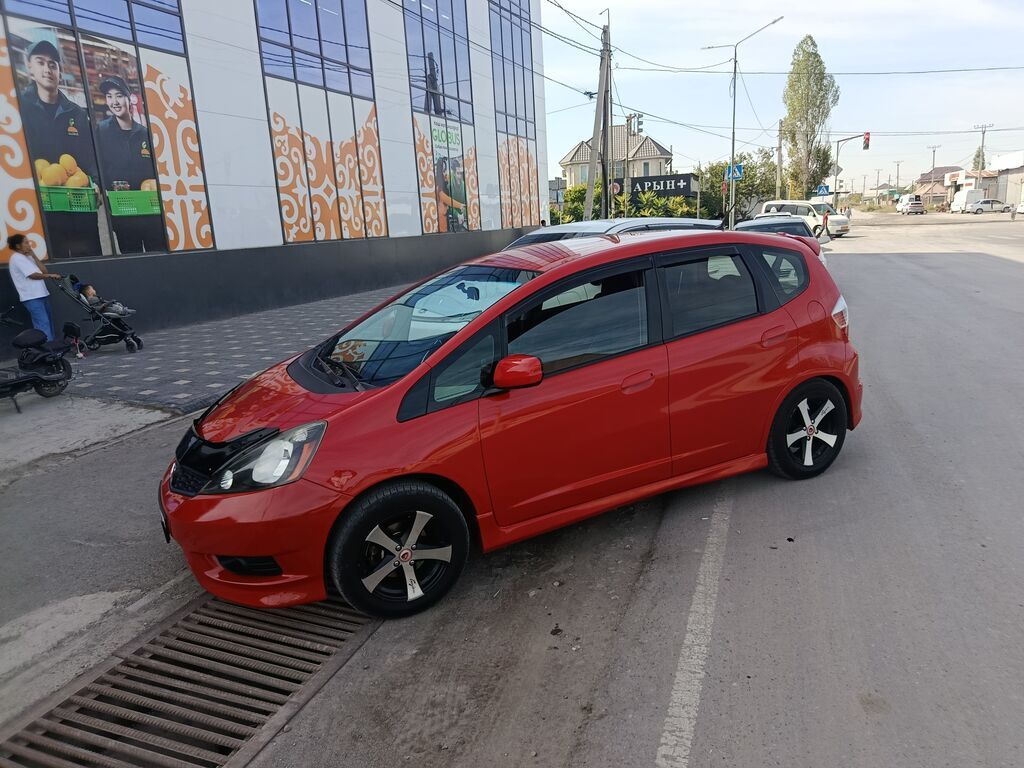 Honda Fit: 2011 г., Автомат, Бензин, Хэтчбэк: фото 3