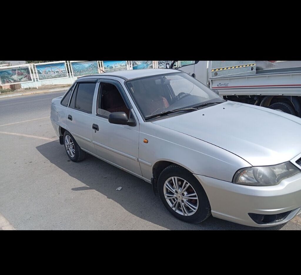 Daewoo Nexia: 2010 г., 1.5 л, Механика, Бензин, Седан: фото 5