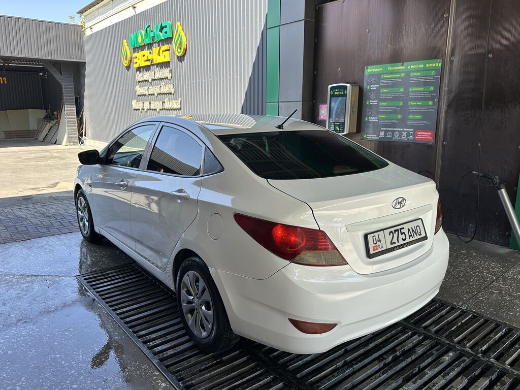 Hyundai Solaris: 2013 г., 1.6 л, Автомат, Бензин, Седан: фото 3