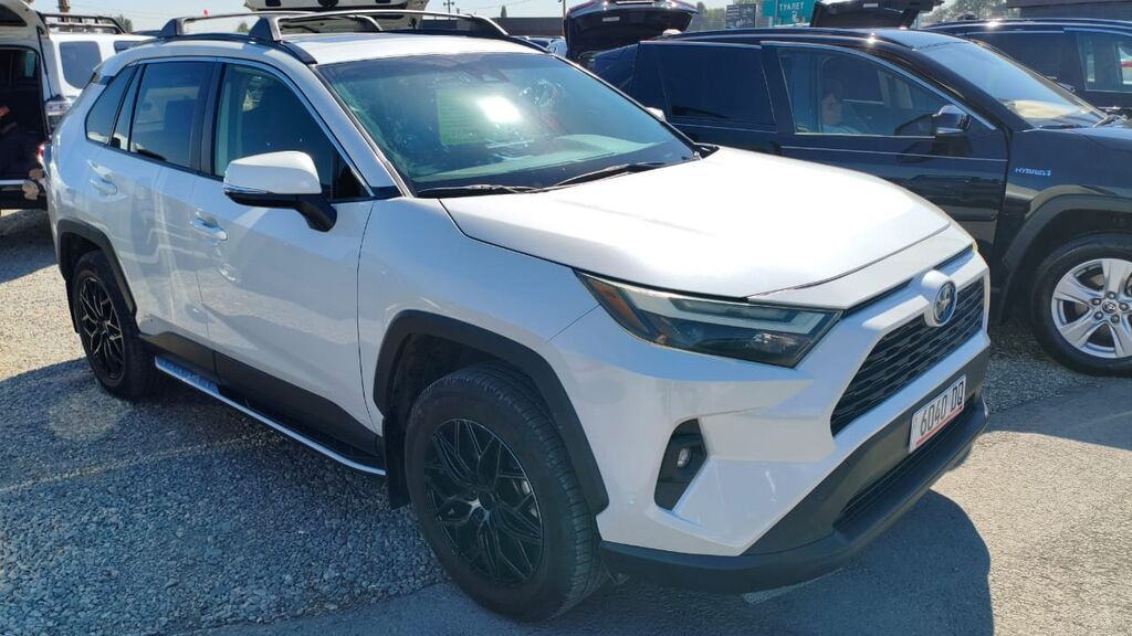Toyota RAV4: 2022 г., 2.5 л, Автомат, Гибрид, Кроссовер: фото 3