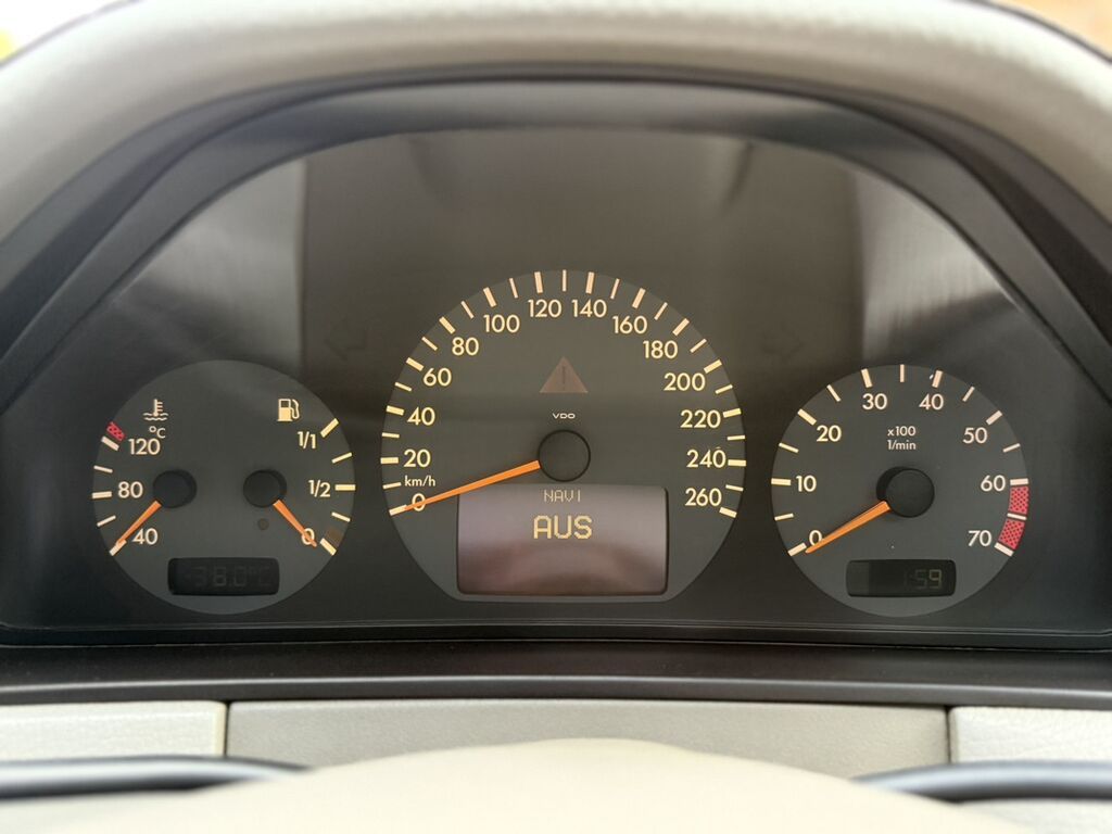 Mercedes-Benz E-Class: 2000 г., 3.2 л, Типтроник, Бензин, Седан: фото 8