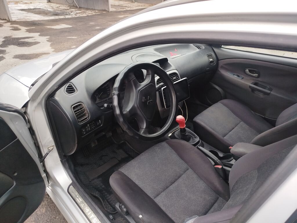 Mitsubishi Carisma: 2004 г., 1.6 л, Механика, Бензин, Лифтбек: фото 4