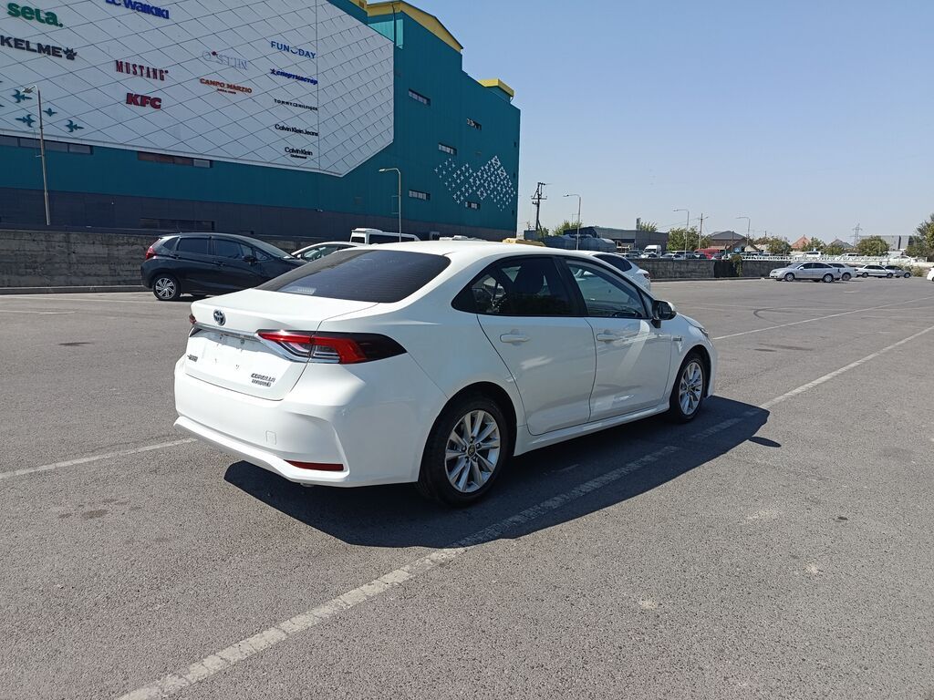 Toyota Corolla: 2023 г., 1.8 л, Вариатор, Гибрид, Седан: фото 6