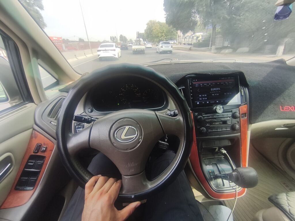 Lexus RX: 2000 г., 3 л, Автомат, Бензин, Кроссовер: фото 2