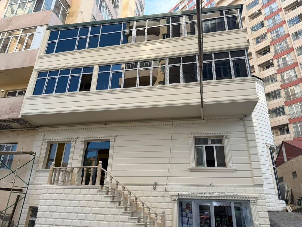 Yasamal rayonunda, 20 Yanvar metrosunun yaxınlığında, sıx yaşayış