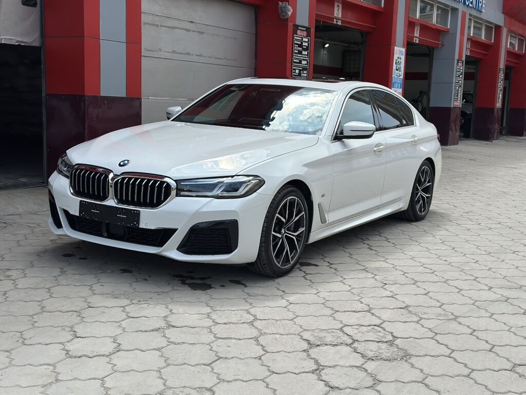 BMW 5 series: 2023 г., 2 л, Автомат, Бензин, Седан: фото 2