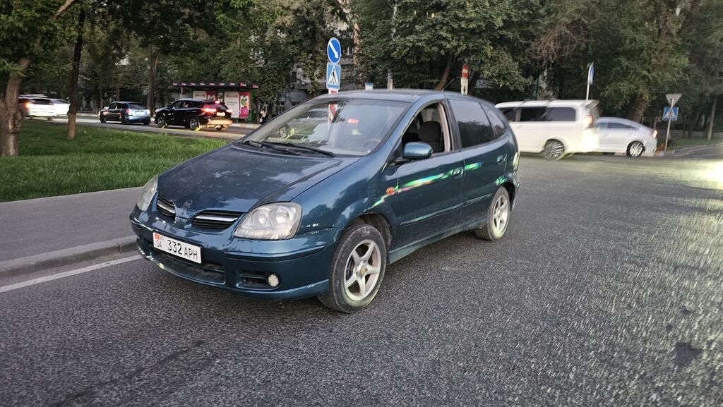 Nissan Almera Tino: 2001 г., 1.8 л, Механика, Бензин, Минивэн: фото 2