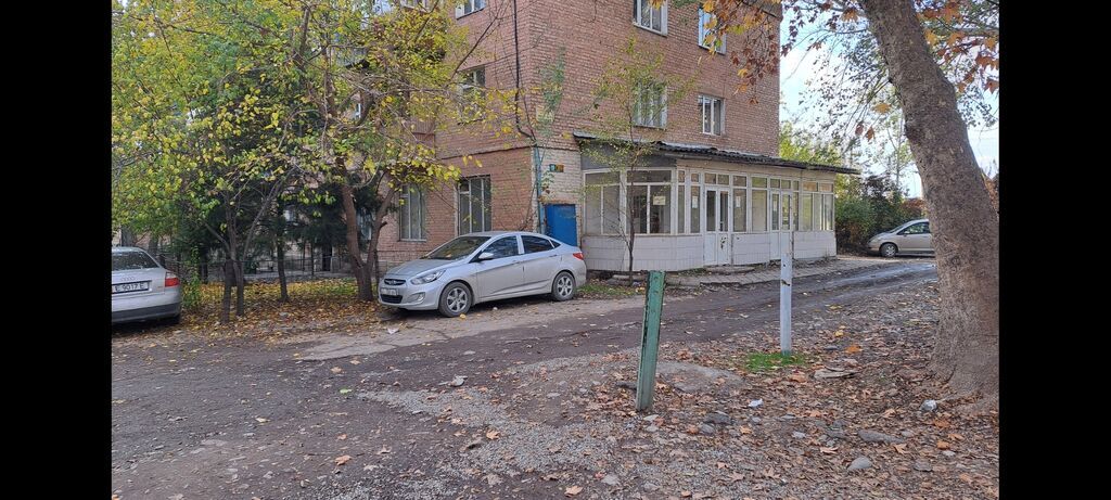 Продажа магазинов В жилом доме, 108 м², Отдельный вход, 1 этаж: фото 1