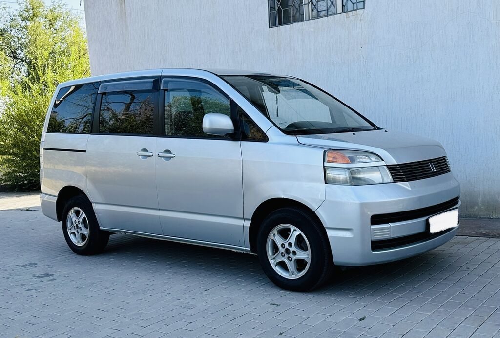 Toyota Voxy: 2004 г., 2 л, Автомат, Бензин, Минивэн: фото 3