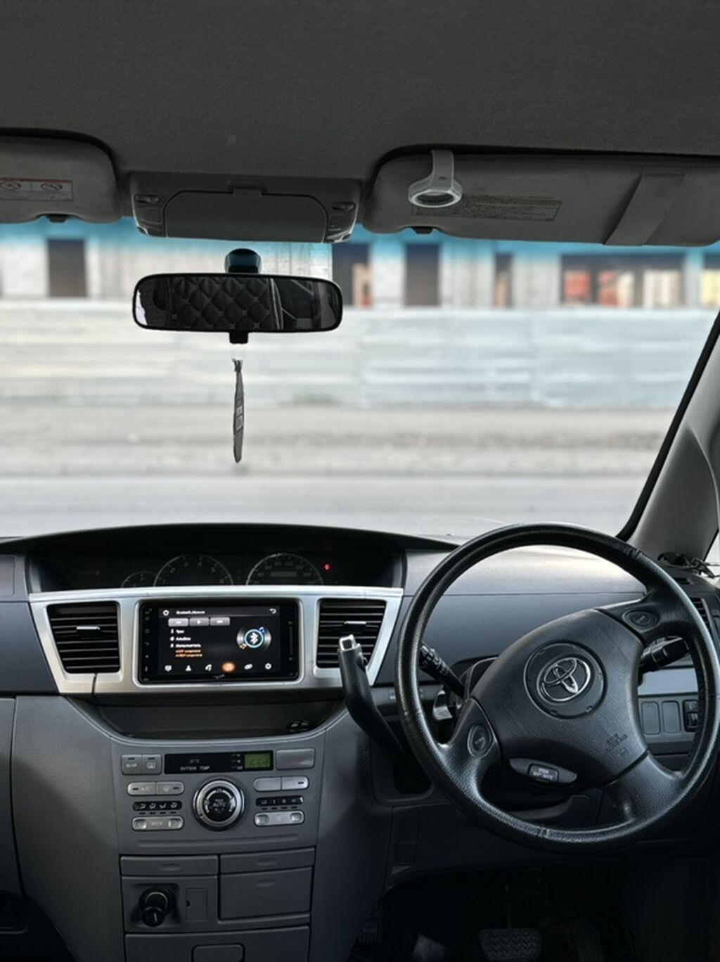 Toyota Noah: 2005 г., 2 л, Автомат, Бензин, Минивэн: фото 6