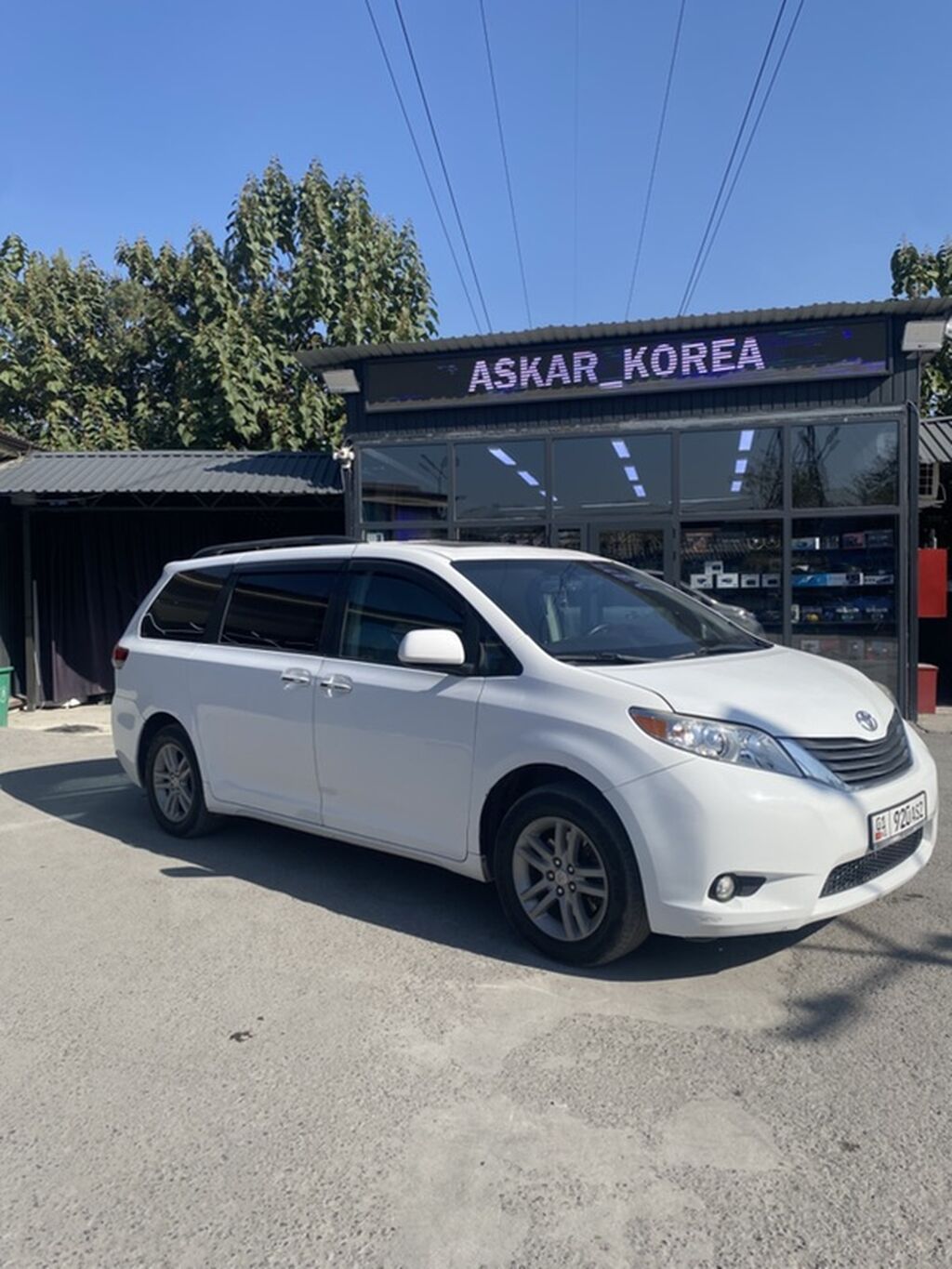 Toyota Sienna: 2011 г., 3.5 л, Автомат, Бензин, Минивэн: фото 2