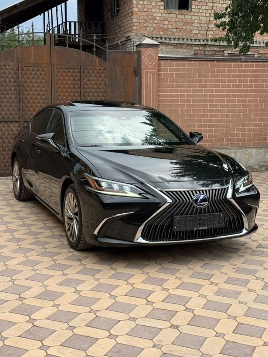 Lexus ES: 2018 г., 2.5 л, Автомат, Гибрид, Седан: фото 4