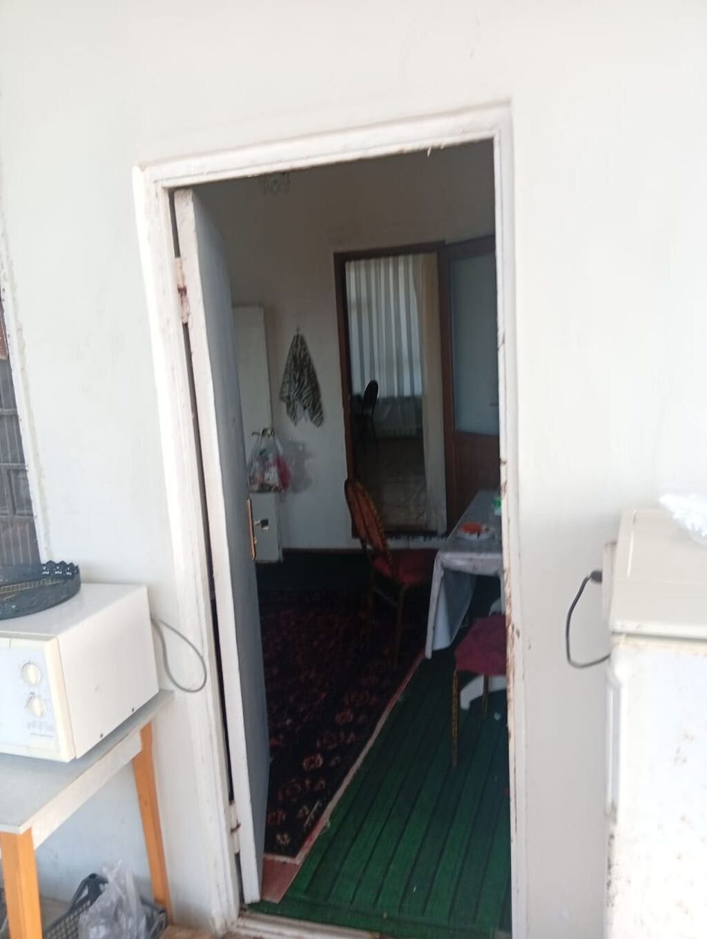 Geniş və işıqlı mənzil təqdim olunur. Xüsusiyyətlər: - Böyük qonaq