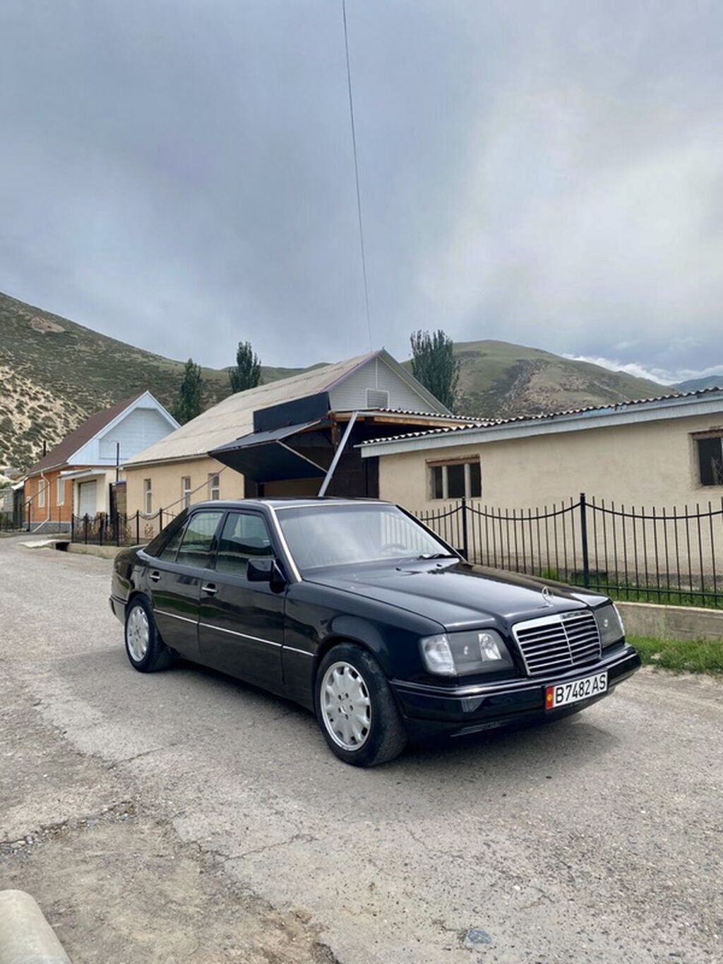 Mercedes-Benz W124: 1993 г., 2 л, Механика, Бензин, Седан: фото 5