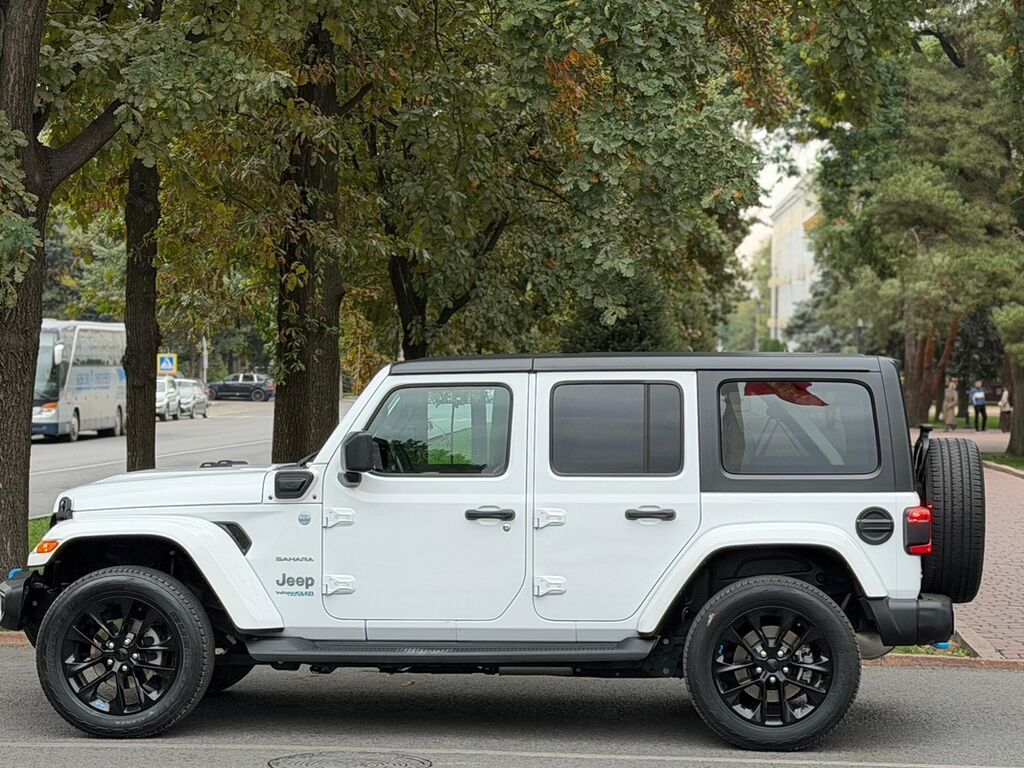 Jeep Wrangler: 2022 г., 2 л, Автомат, Гибрид, Внедорожник: фото 4