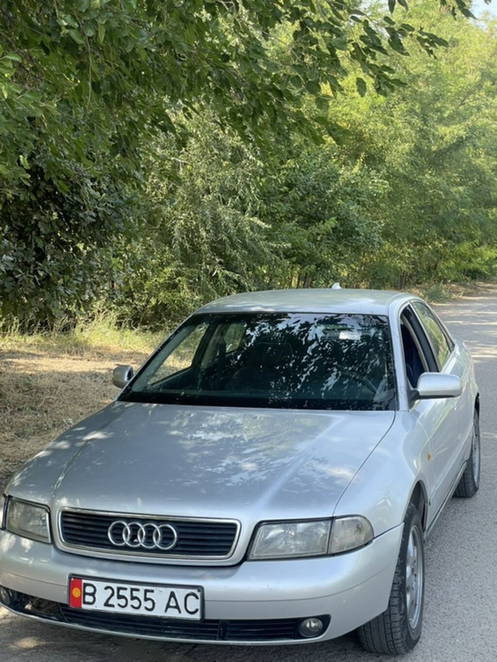 Audi A4: 1998 г., 2.4 л, Механика, Бензин, Седан: фото 3