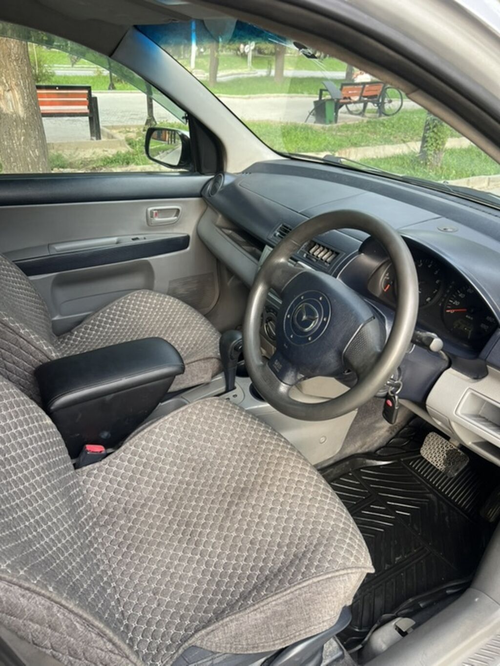 Mazda Demio: 2004 г., 1.3 л, Автомат, Бензин, Хэтчбэк: фото 7