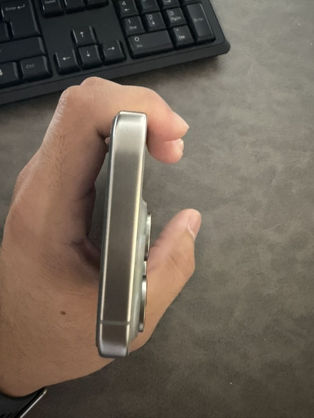 IPhone 15 Pro, Б/у, 256 ГБ, White Titanium, Защитное стекло, Чехол, Кабель, 95 % — фото 5