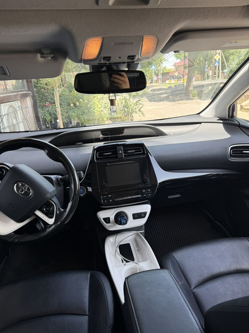 Toyota Prius: 2016 г., 1.8 л, Вариатор, Гибрид, Хэтчбэк: фото 6