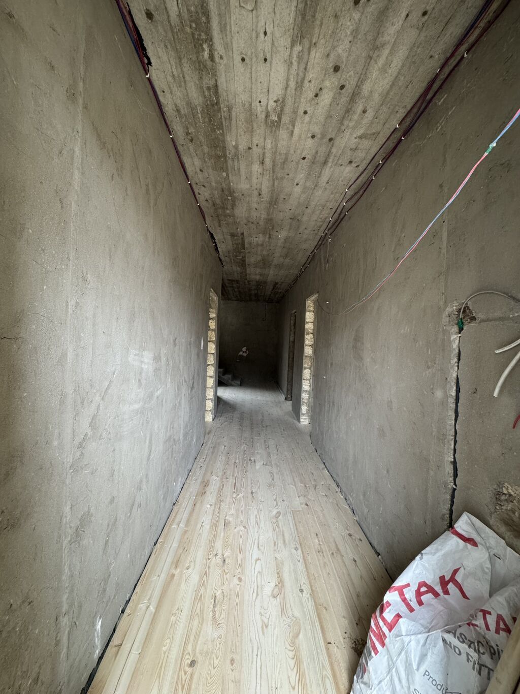 6 otaqlı, 220 kv. m