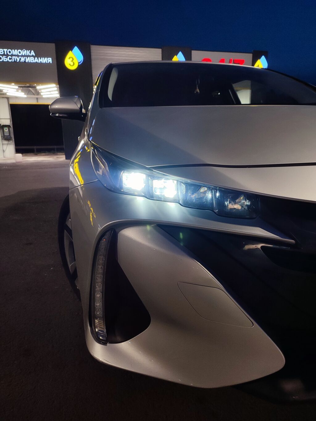 Toyota Prius: 2017 г., 1.8 л, Автомат, Гибрид, Хэтчбэк: фото 1