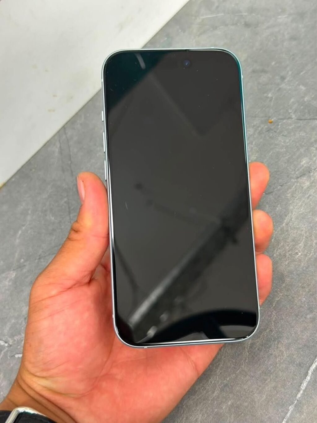IPhone 15, Б/у, 256 ГБ, Голубой, Зарядное устройство, Защитное стекло, Кабель, 85 %: фото 4
