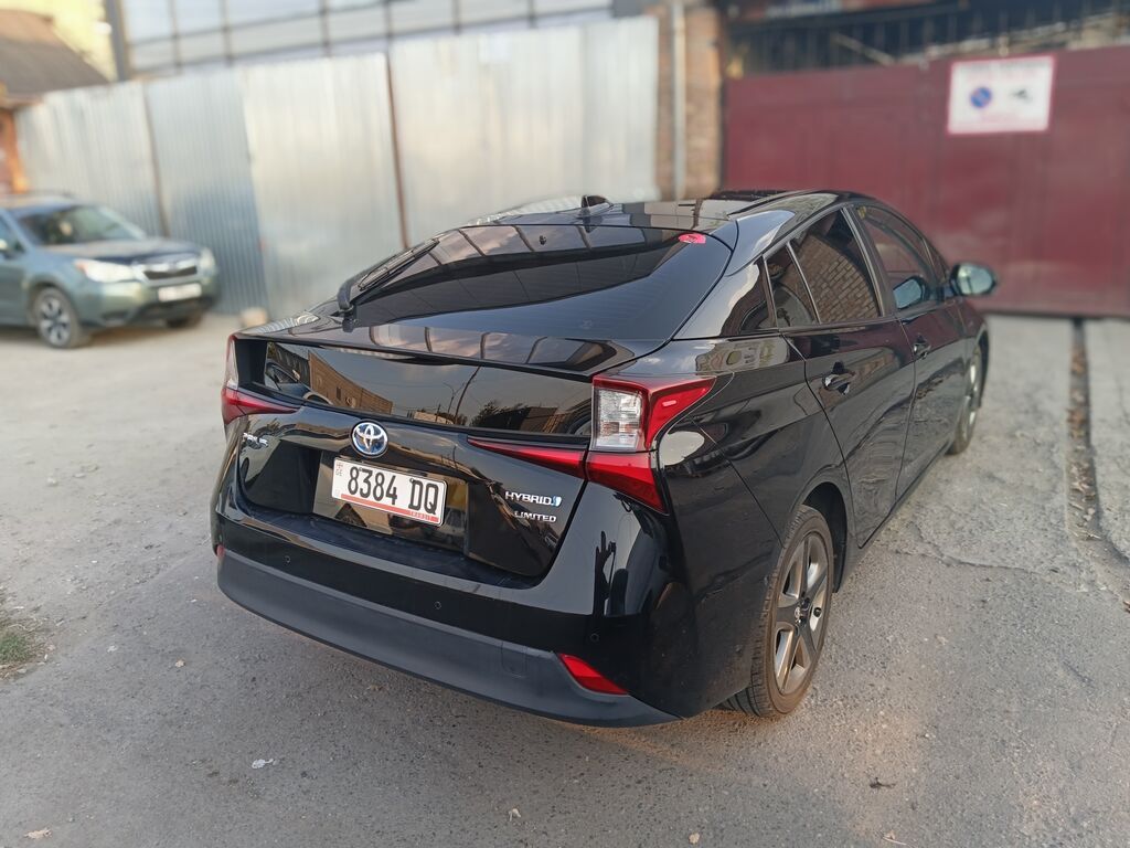 Toyota Prius: 2020 г., 1.8 л, Гибрид, Хэтчбэк: фото 3