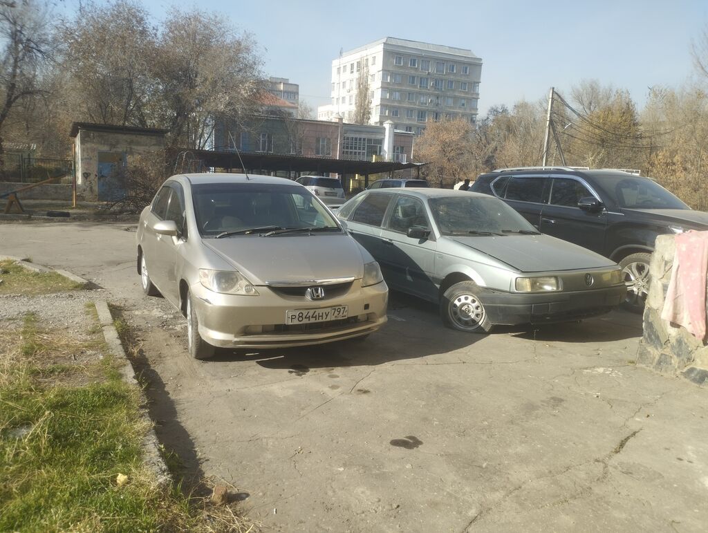 Honda Fit: 2006 г., 1.5 л, Бензин, Седан: фото 3