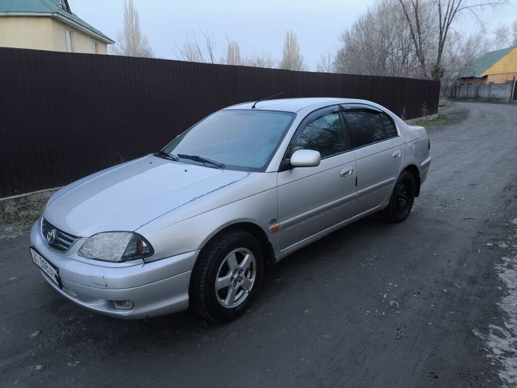 Toyota Avensis: 2002 г., 2 л, Механика, Дизель, Седан: фото 3