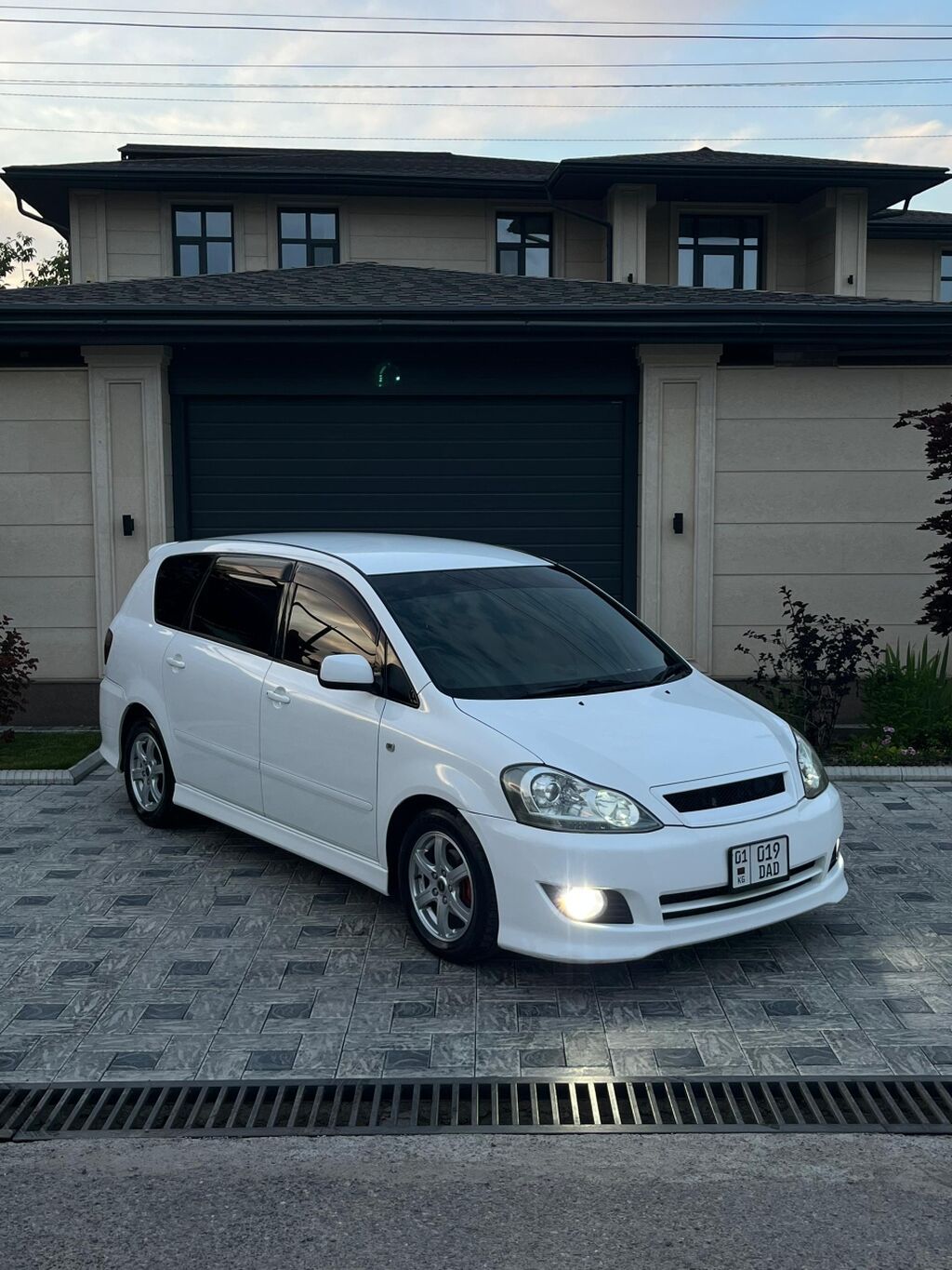 Toyota Ipsum: 2004 г., 2.4 л, Автомат, Бензин, Минивэн — фото 5
