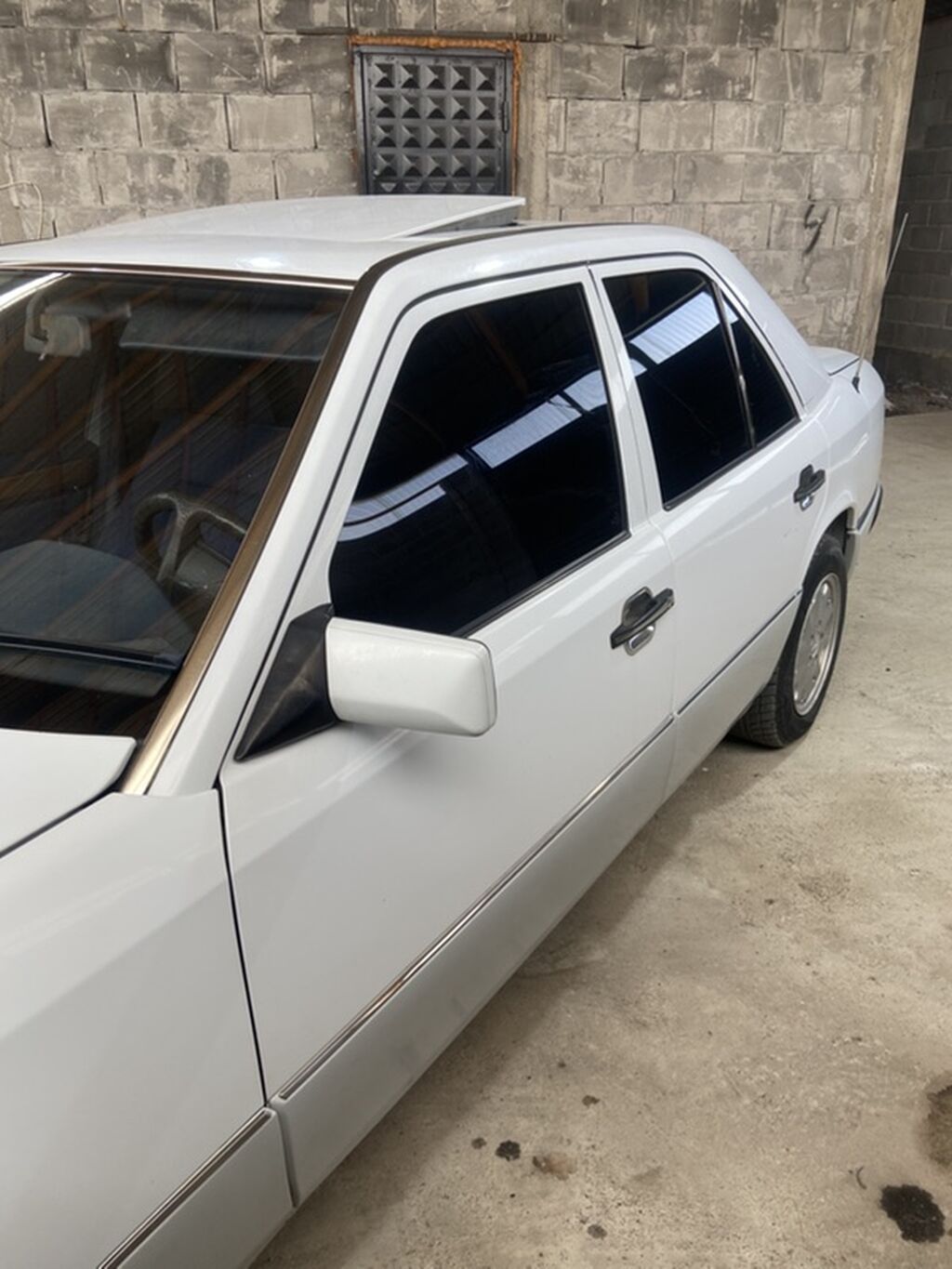 Mercedes-Benz E-Class: 1990 г., 2.3 л, Механика, Бензин, Седан: фото 4
