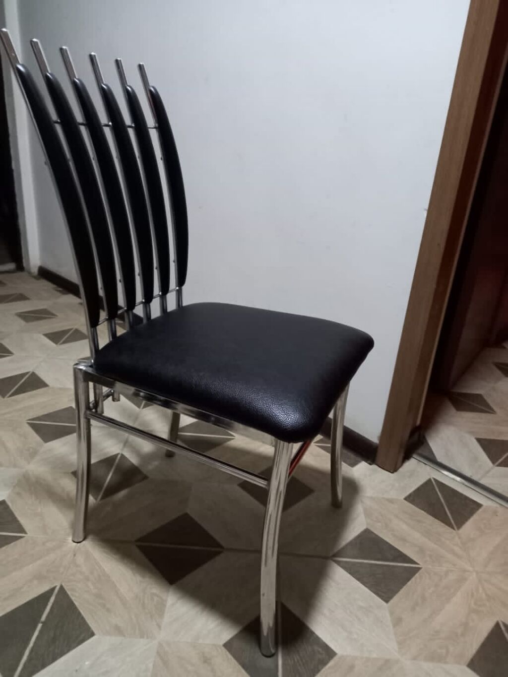 Железные стулья для кафе