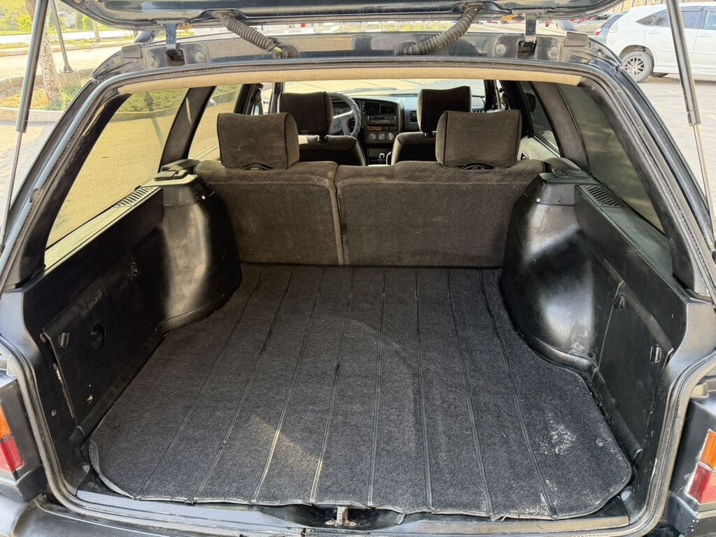 Volkswagen Passat Variant: 1992 г., 1.8 л, Механика, Бензин, Универсал: фото 7