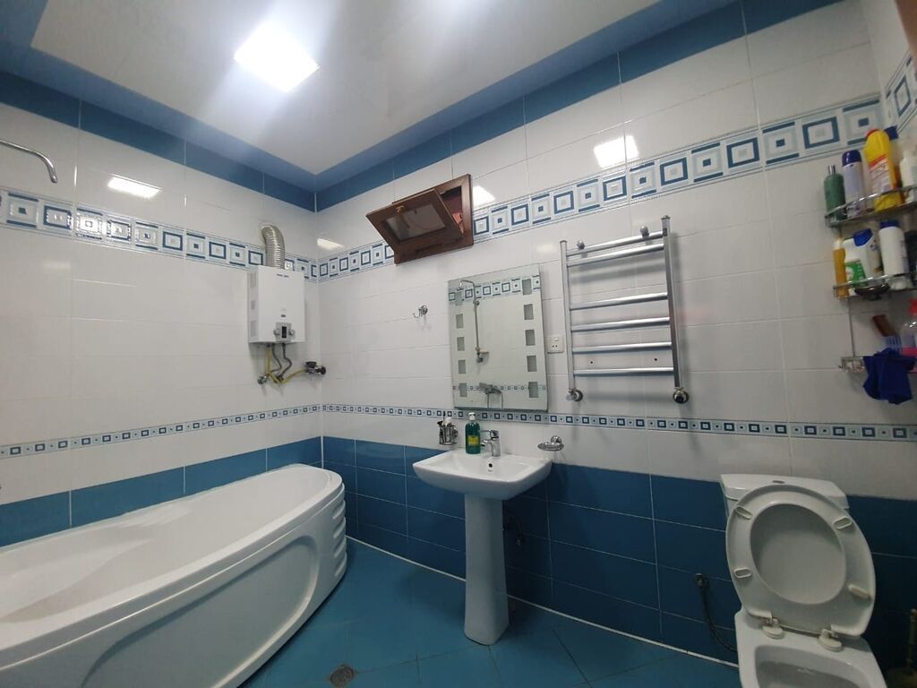 Bakıxanov qəs. 6 otaqlı, 200 kv. m, Yeni təmirli