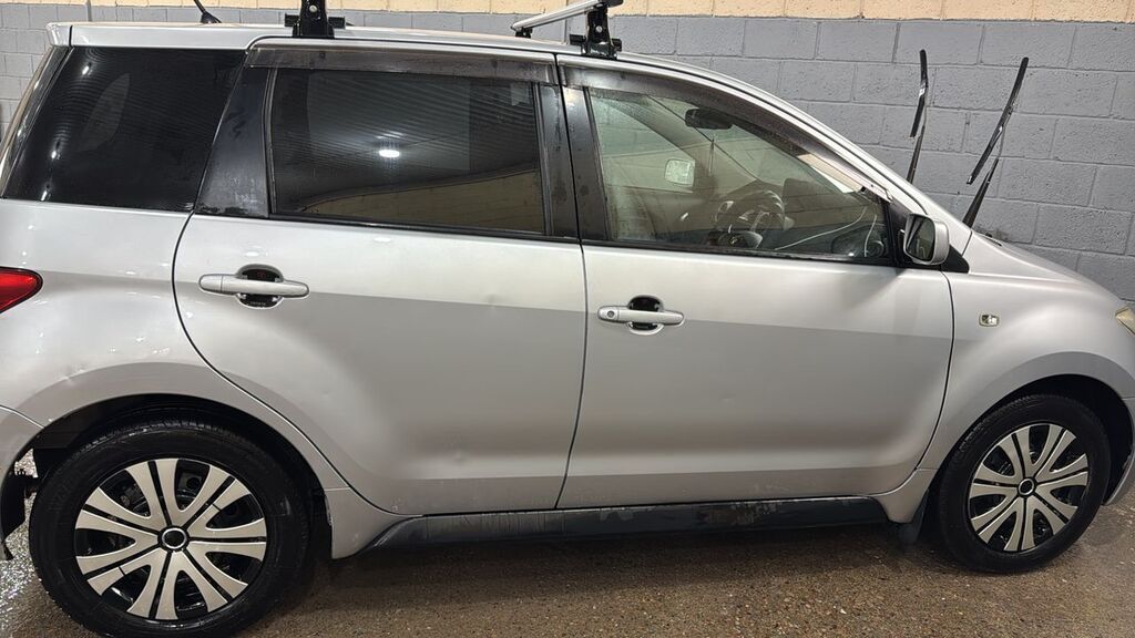 Toyota Ist: 2003 г., 1.3 л, Бензин, Универсал: фото 6