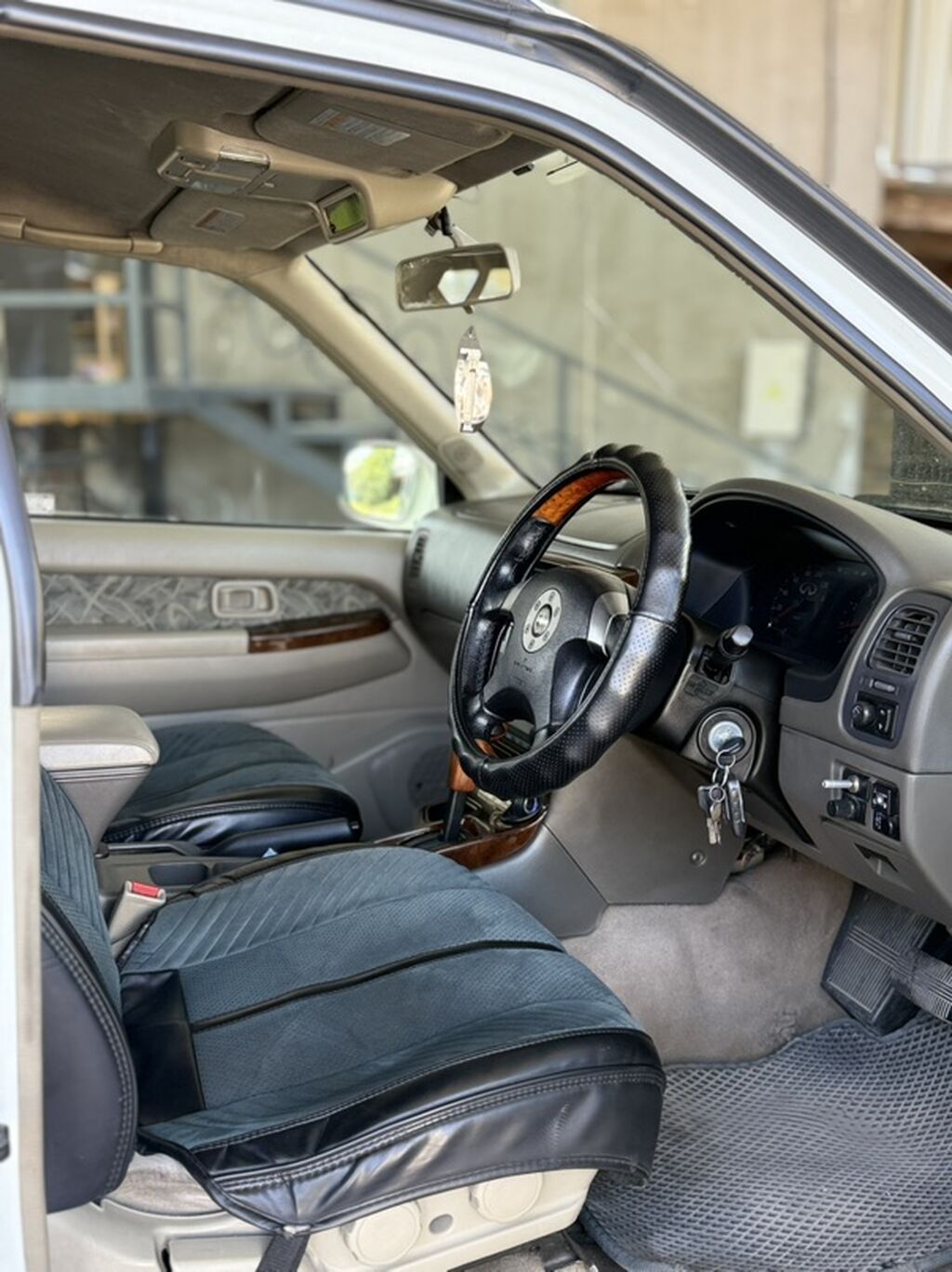 Nissan Terrano: 2002 г., 3.3 л, Автомат, Газ, Внедорожник: фото 3