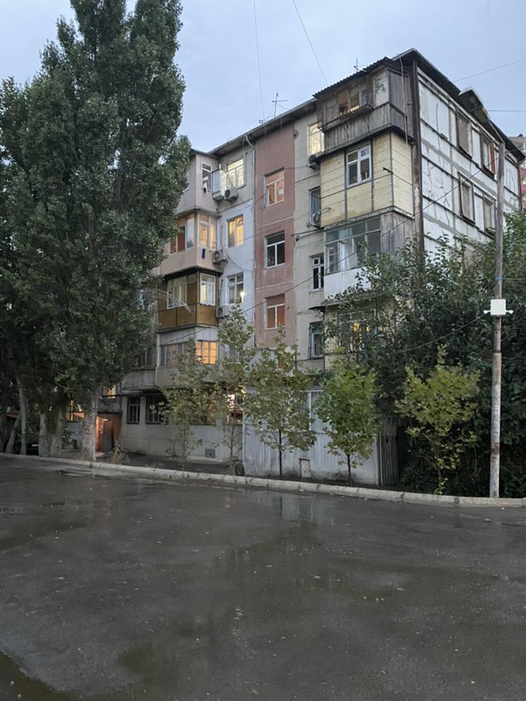 6 mkr., Nəsimi metrosunun və avtobus dayanacağının yanında 5/3, 1