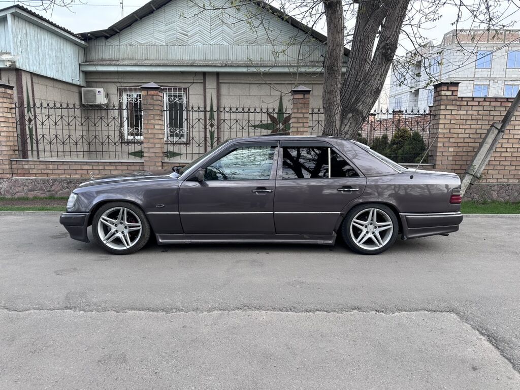 Mercedes-Benz W124: 1993 г., 2.2 л, Механика, Бензин, Седан: фото 3